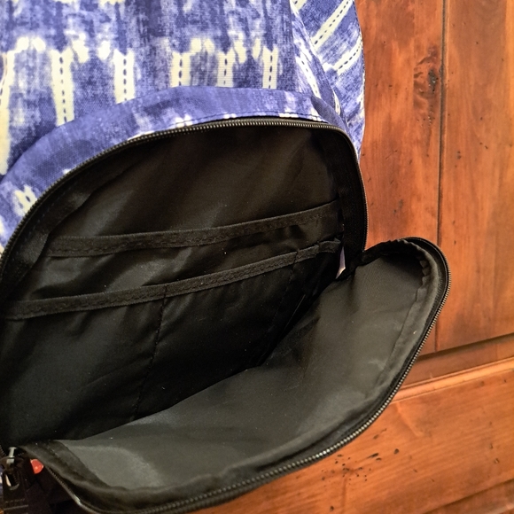 Large Quicksilver backpack. - Picture 2 of 4